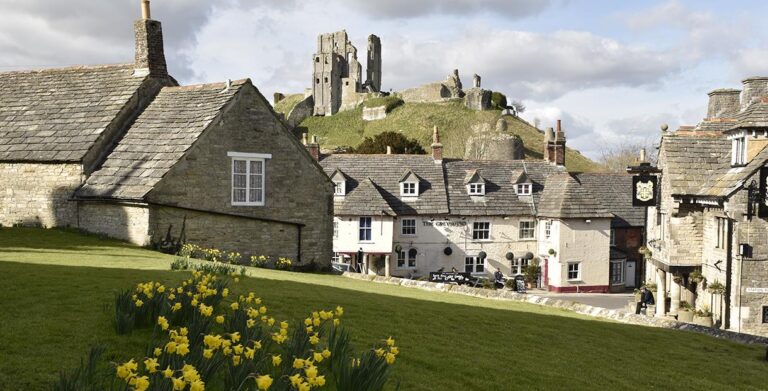 Corfe Castle 768x391