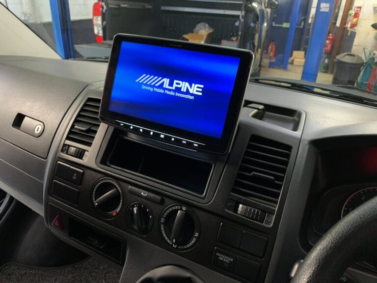 Floating infotainment screens Floating infotainment screens