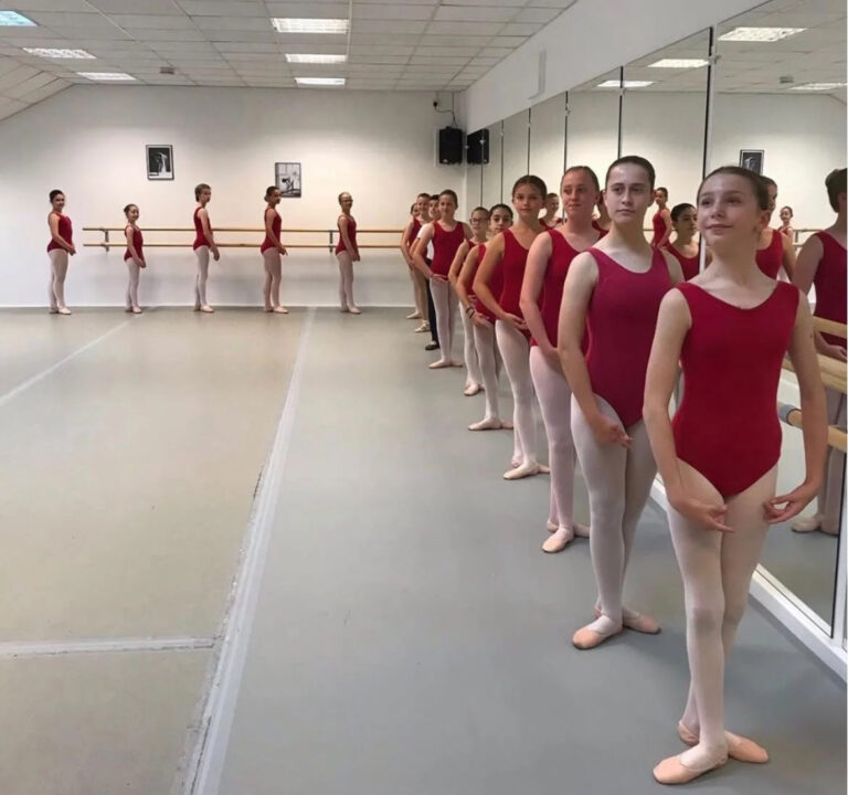 Ballet class 768x720